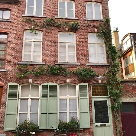 Bed & Breakfast West