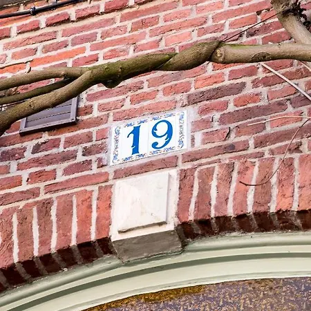 Bed & Breakfast West 2*